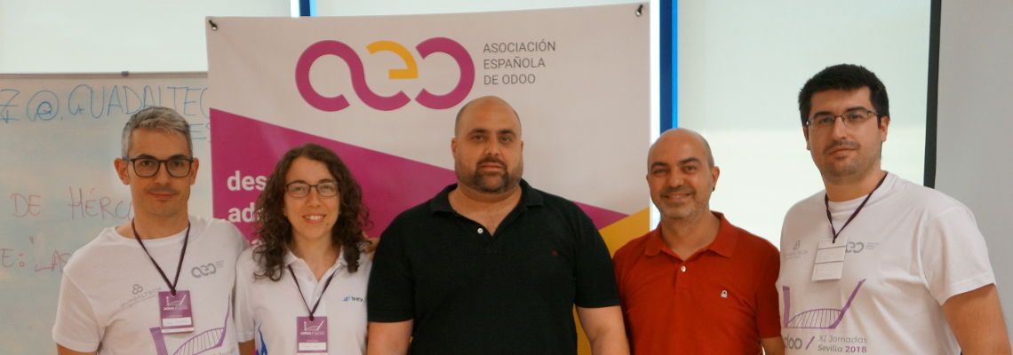 El equipo de Trey el equipo de Trey con photocall AEODOO de fondo